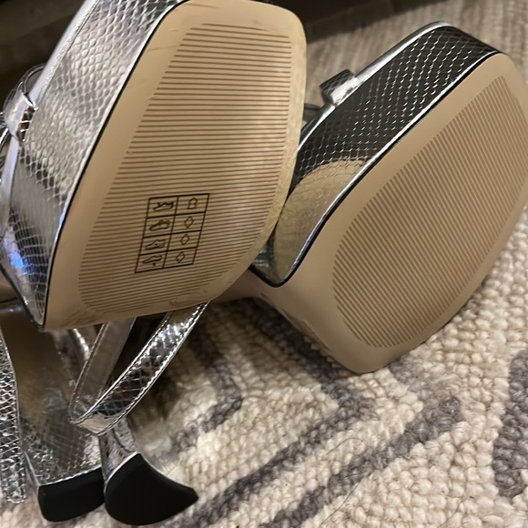 Brand new Michael Kors Paula platform sandals - Picture 3 of 4